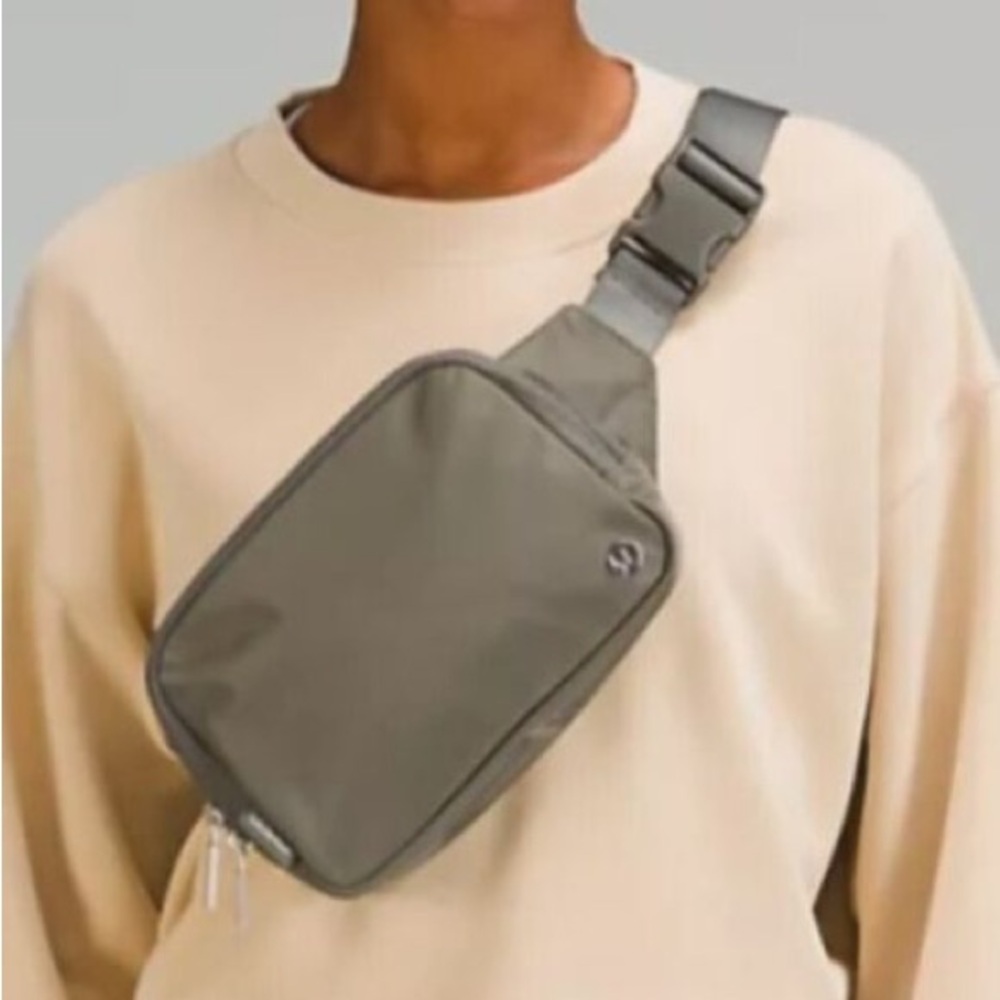 LULULEMON BELT BAG 2L Taupe